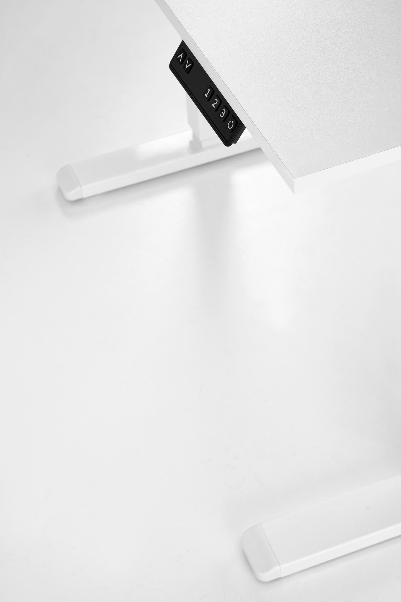 B53  biurko biurko z funkcją regulacji wysokości, biały