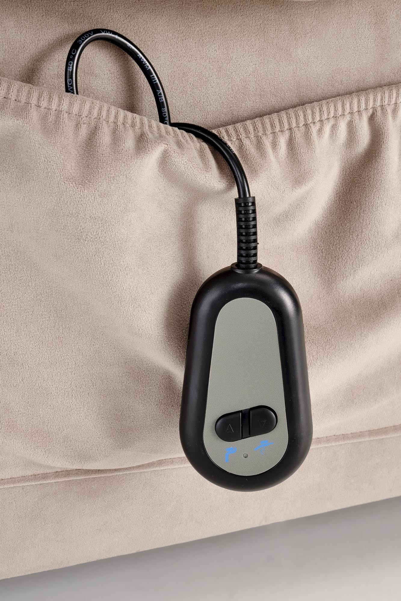 HORTON fotel wypoczynkowy  z elektrycznym rozkładaniem i funkcją pionizacji beżowy