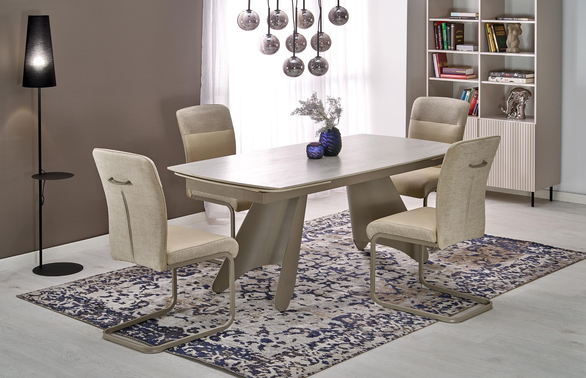 K584 krzesło kolor beżowy / kaszmir