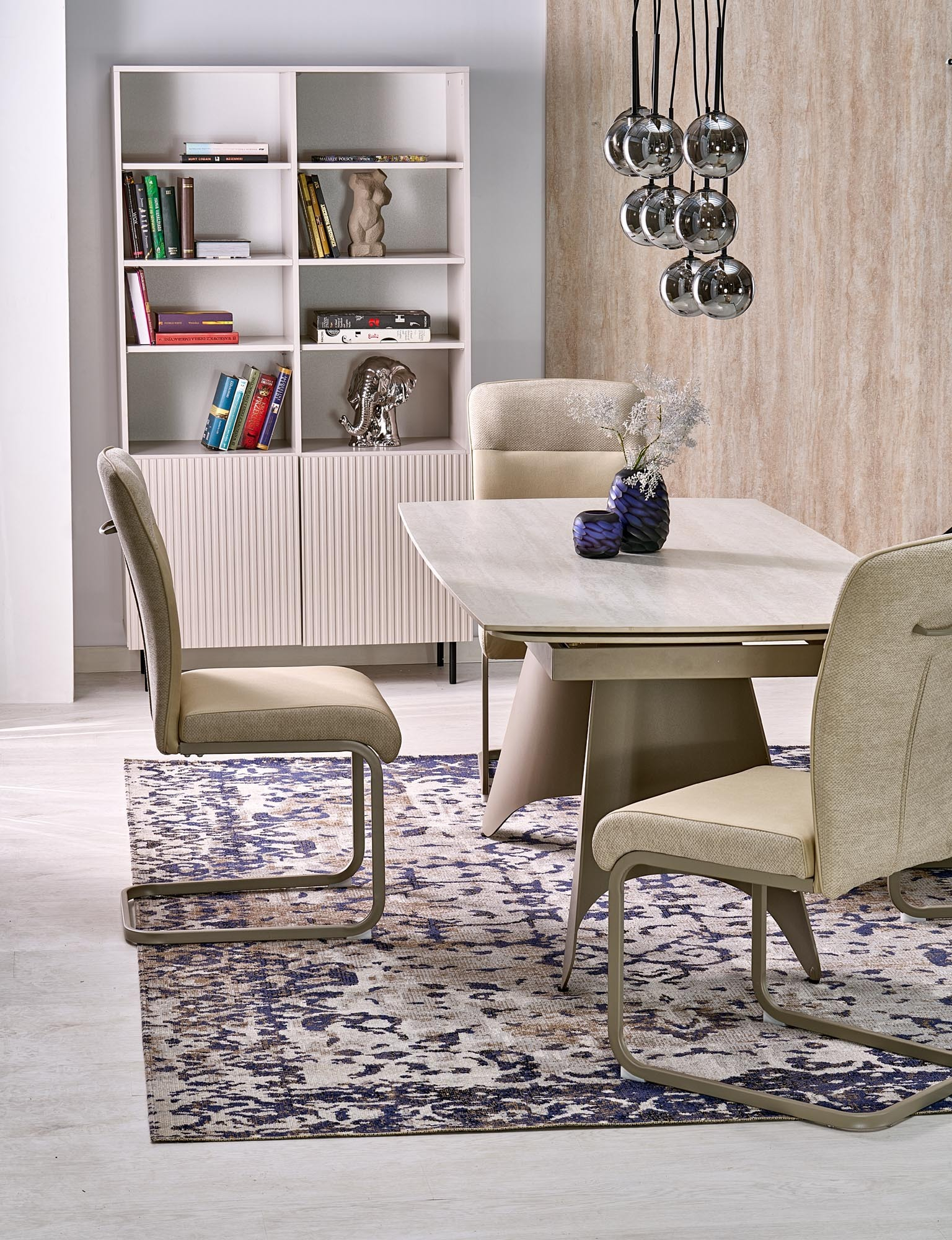 K584 krzesło kolor beżowy / kaszmir