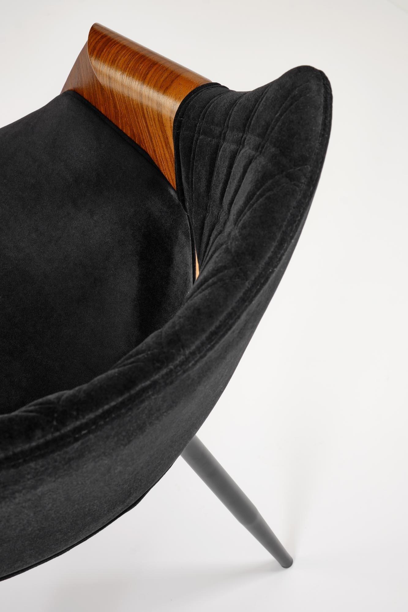 K586 krzesło kolor orzechowy / czarny