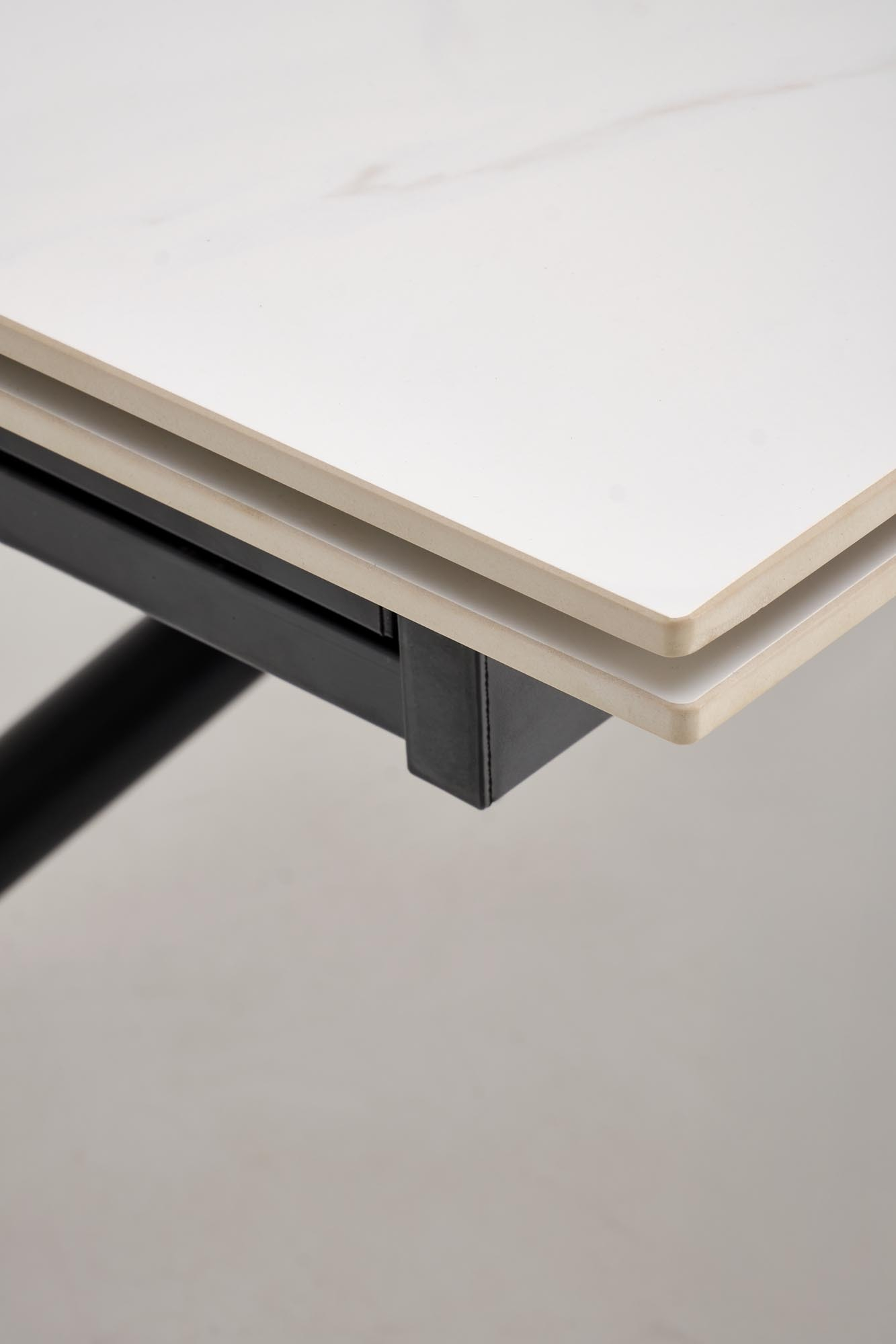 VITORINO stół rozkładany, blat - biały marmur, nogi - czarny